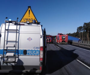 Poważny wypadek na s10 koło Torunia. Auto wyrzucone ze skarpy!