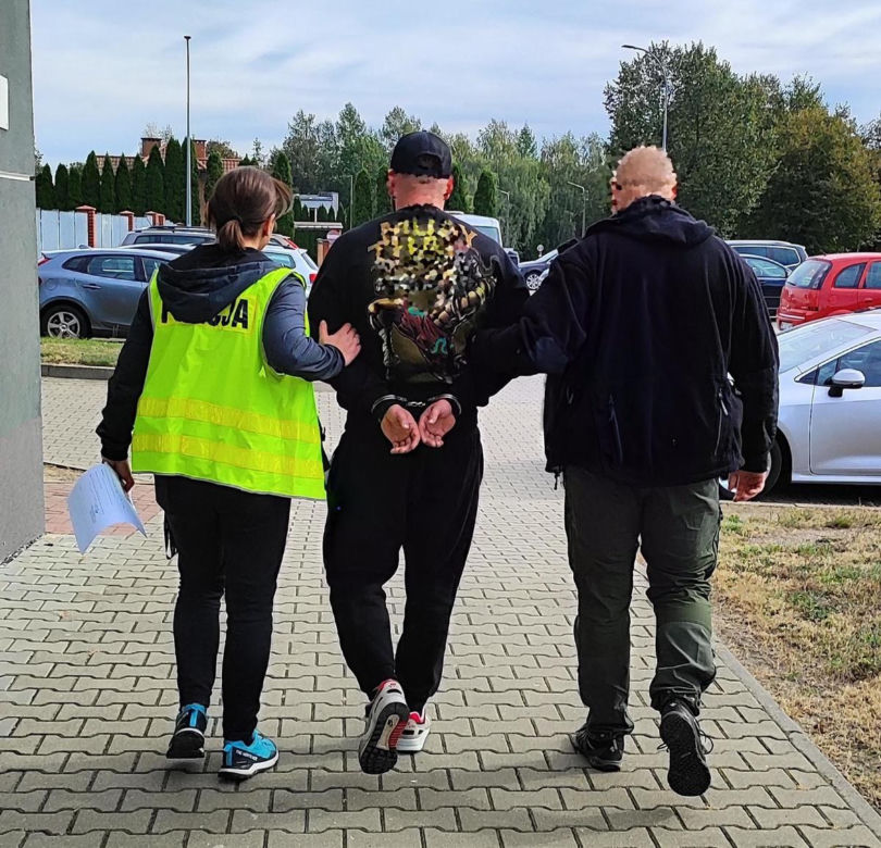 Łosiccy policjanci zatrzymali dwóch podejrzanych o założenie nielegalnej plantacji mężczyzn