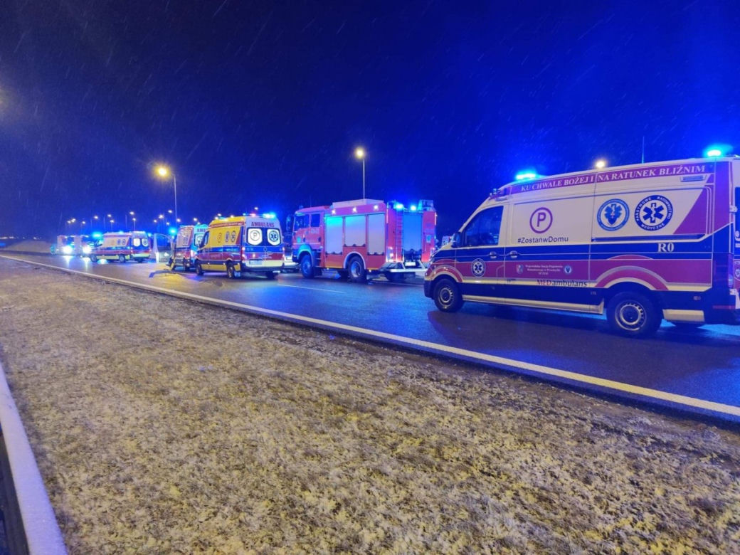 Autostrada A4. Dramatyczna relacja ratowników medycznych z miejsca wypadku autokaru