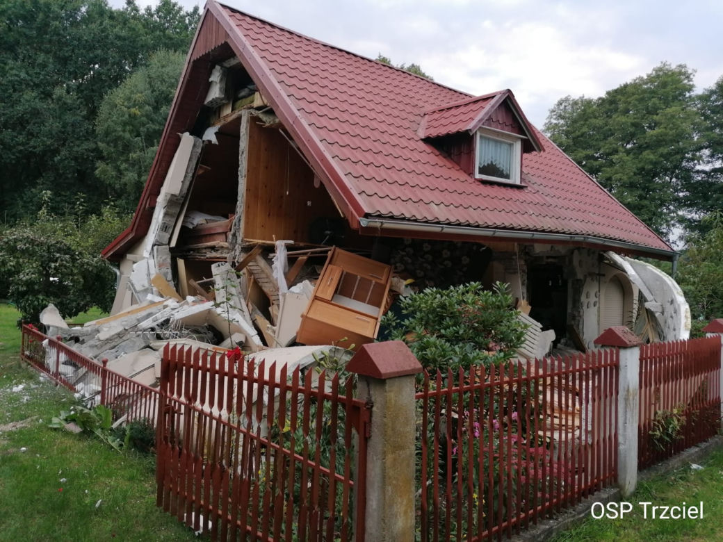 Wybuch butli z gazem zniszczył dom w Rybojadach