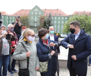 Trzaskowski nie przestrzega rządowych obostrzeń