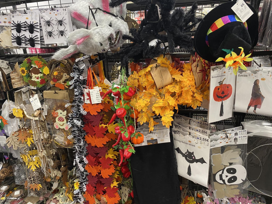 Ozdoby jesienne i na Halloween w sklepach już w lipcu 2024 r.