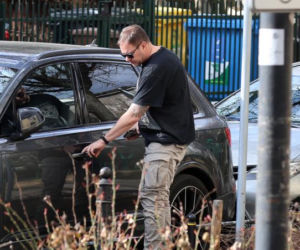 Tomasz Karolak parkuje jak król na włościach