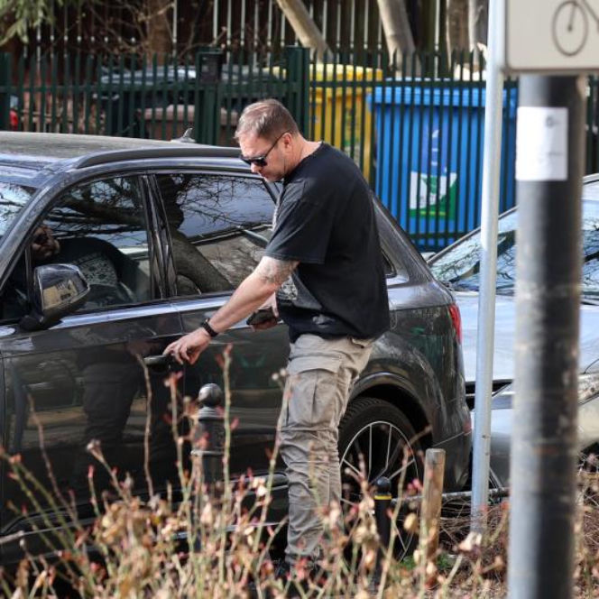 Tomasz Karolak parkuje jak król na włościach