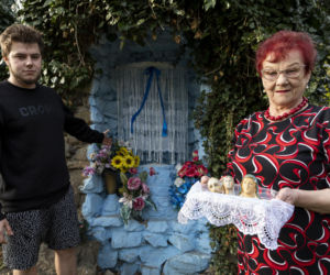 Ktoś zniszczył kapliczkę w Kietrzu