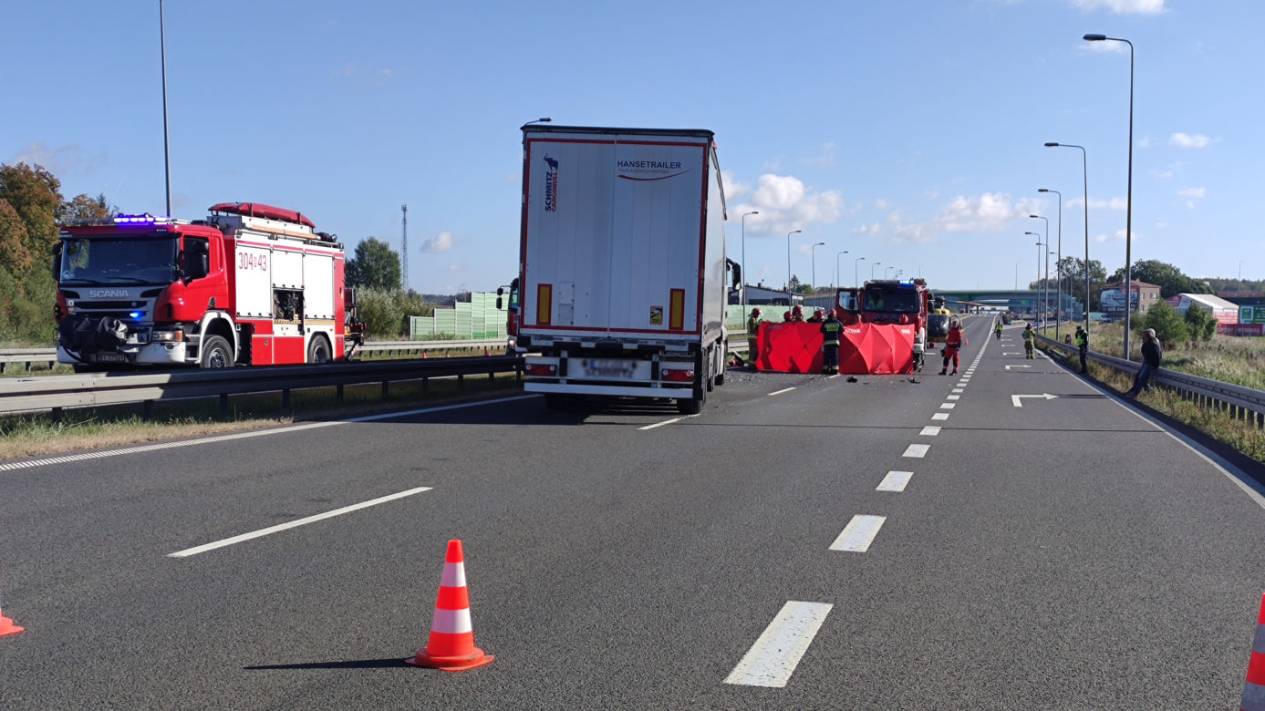 Śmiertelny wypadek na S8. Motocyklista wjechał prosto na tira
