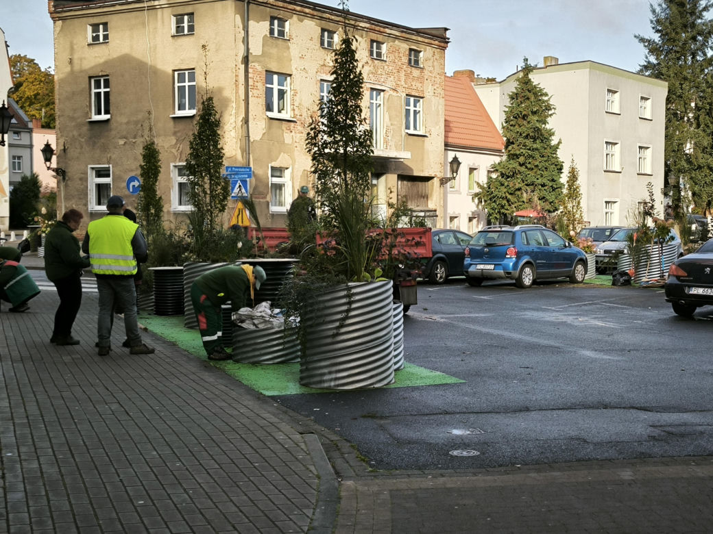 Zrywają asfalt na Wałowej