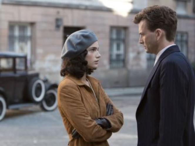 SZPIEDZY w WARSZAWIE odc. 1. Jean-Francois Mercier (David Tennant), Anna Skarbek (Janet Montgomery)
