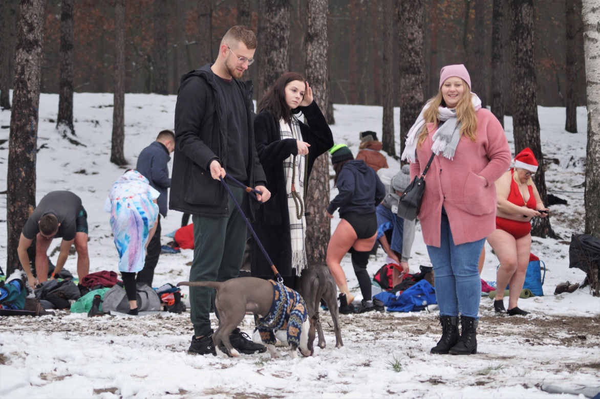 Mikołajkowe morsowanie w podbydgoskich Pieckach [ZDJĘCIA]
