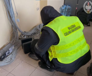 Straż Graniczna weszła jednocześnie do 17 lokali w Pomorskiem, a podczas pościgu ulicami Gdańska padły strzały w opony uciekających aut