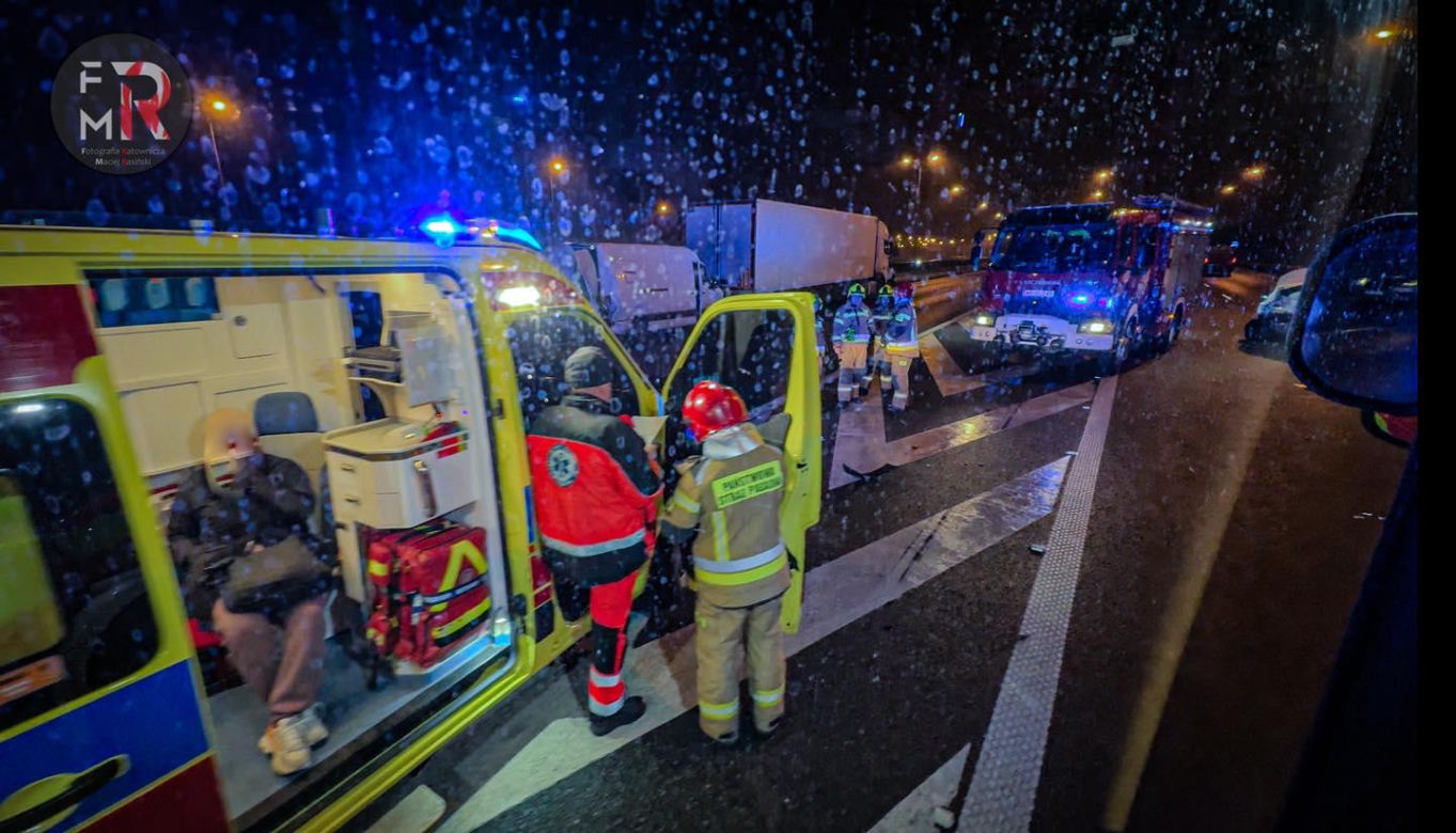 Pruszków: Poranny karambol na A2. 8 osób w szpitalu