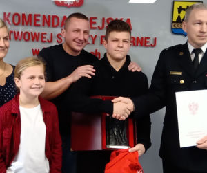 13-latek sam ugasił pożar i uratował swoją młodszą siostrę. Został nagrodzony
