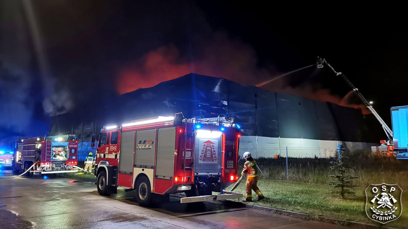 Potężny pożar hali w Słubicach