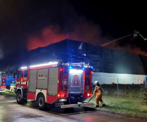 Potężny pożar hali w Słubicach
