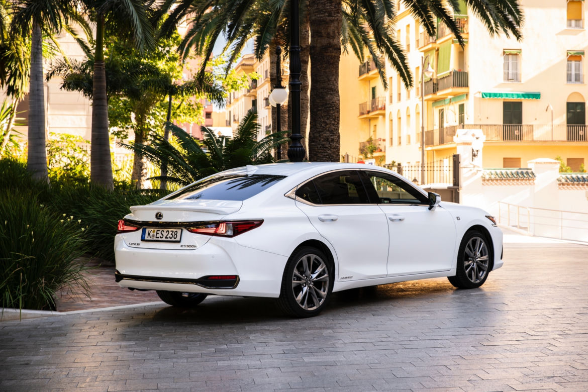 Lexus ES 300h F Sport 
