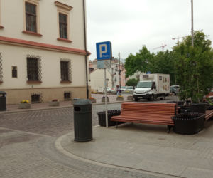 Ławki i zieleń na ul. Słowackiego w Rzeszowie. Koniec z parkowaniem na chodniku