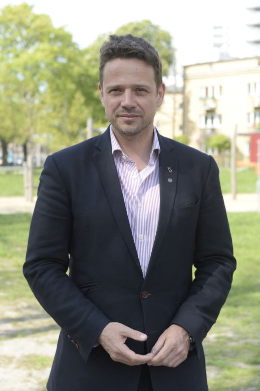 - Jak najwięcej uśmiechu i radości. Ciekawości świata. Najlepszych przygód i wspaniałych przyjaźni – życzy dzieciom prezydent Warszawy Rafał Trzaskowski 