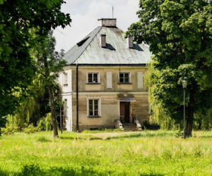 To miasto w województwie łódzkim ma jeden z najpiękniejszych rynków. Zachwyca też zabytkowym ratuszem