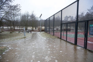 IMGW wydał alerty pogodowe. Gołoledź i mgła mogą utrudnić ruch.