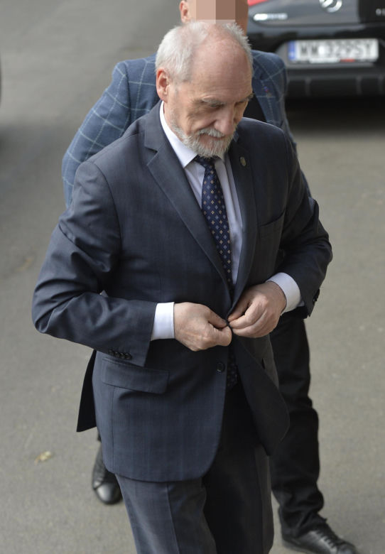 Politycy PiS pilnie wezwani na Nowogrodzką. Co się dzieje?!