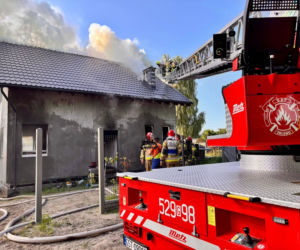 Nie żyje 7-letnia dziewczynka! Tragiczny pożar domu w Czarnej Wodzie