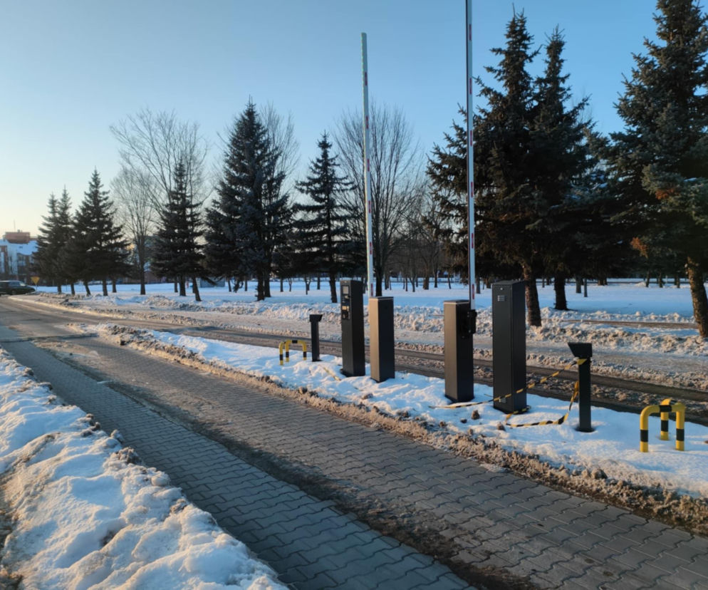 Łomża. Za parking przy szpitalu zapłacimy w automacie. Nowe zasady korzystania z parkingu od 9 lutego