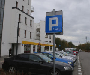 Haracz na parkingu pod sklepem