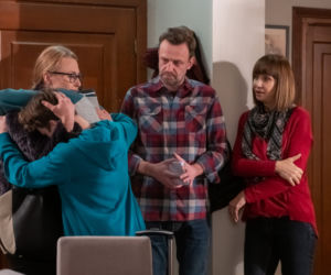 Na Wspólnej odc. 2877. Basia (Grażyna Wolszczak), Grzesiek (Ignacy Knuth Sznajder), Natalia (Magdalena Aleksander), Krzysztof Smolny (Łukasz Konopka)