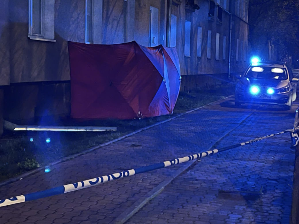 Makabra w Pruszkowie. 82-latek runął z pierwszego piętra. Nie żyje