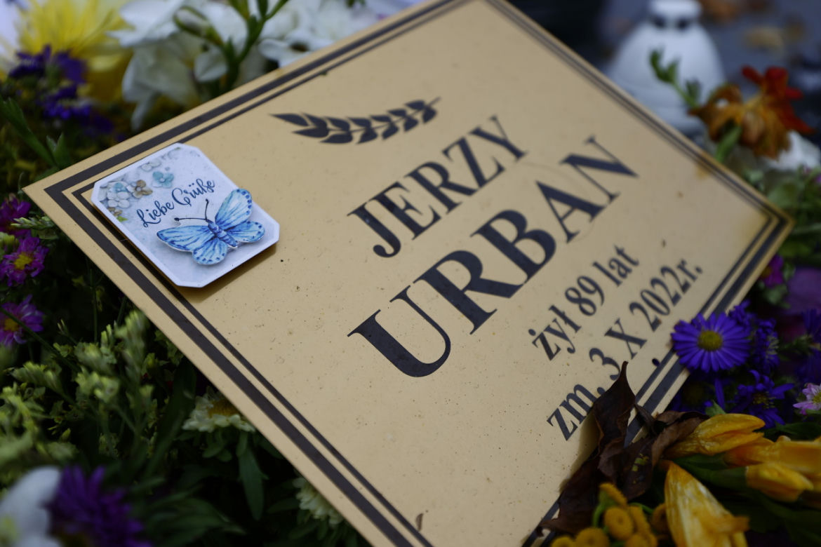 Grób Jerzego Urbana tydzień po pogrzebie