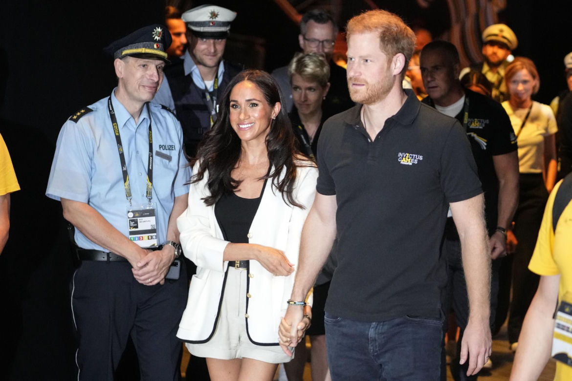 Szokujące portrety Meghan Marka i księcia Harry'ego! Domyśliłbyś się, że to oni?