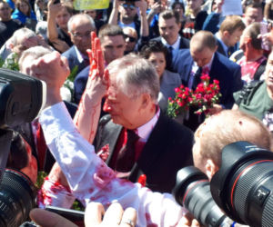 Ambasador Rosji oblany krwią. Skandal na cmentarzu żołnierzy radzieckich w Warszawie 