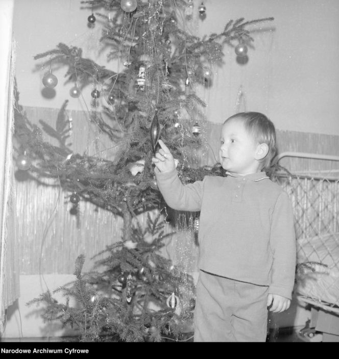 Tak ubierano choinki w PRL-u. Te archiwalne zdjęcia to prawdziwe perełki!