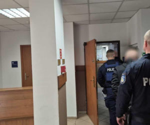 Pościg za 62-letnim złodziejem przez 4 powiaty. Taranował radiowozy!