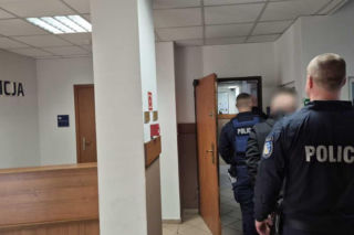 Pościg za 62-letnim złodziejem przez 4 powiaty. Taranował radiowozy!