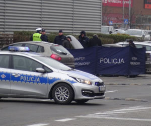 Zwłoki dwójki młodych osób znalezione w samochodzie 