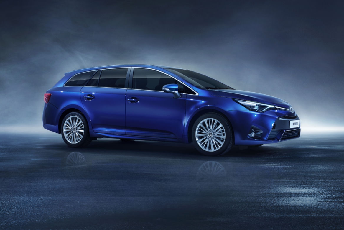 Nowa Toyota Avensis 2015