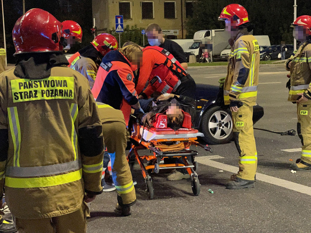 Koszmarny wypadek na Modlińskiej. Motocyklista zderzył się z samochodem
