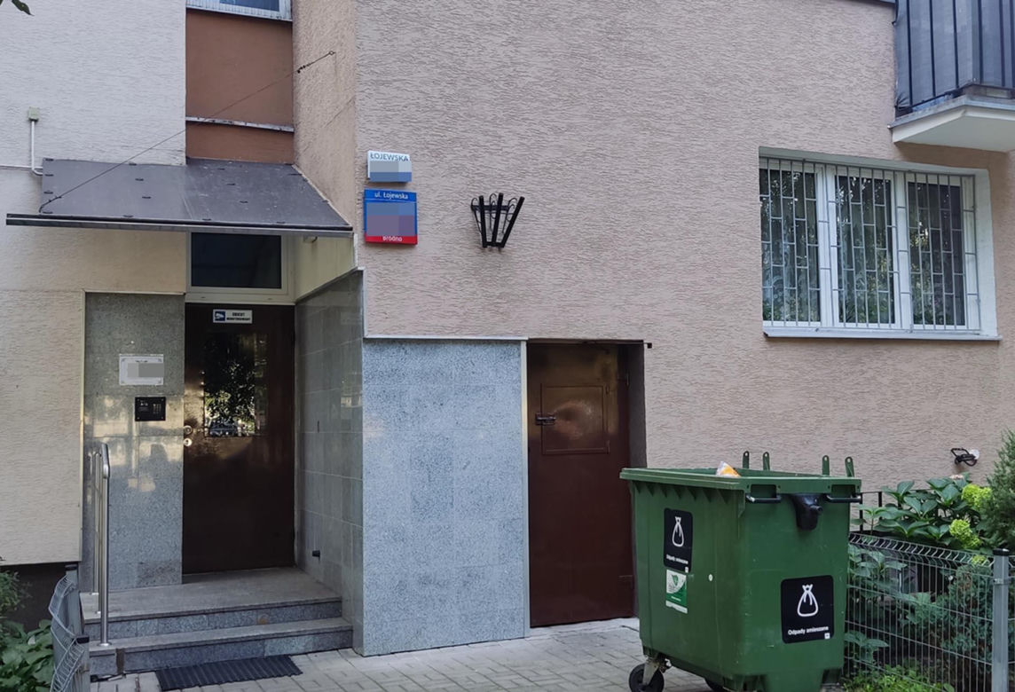  Jej ciało od roku rozkładało się w mieszkaniu. Nikt nie interesował się życiem pani Jolanty