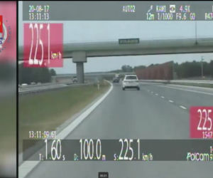 Skodą pruł po autostradzie