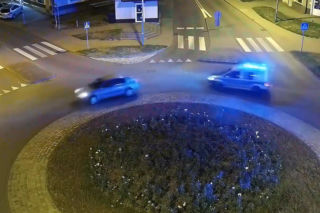 Pościg jak z filmu akcji. 20-letni Ukrainiec zderzył się czołowo z radiowozem
