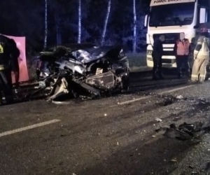 Lipa. Nie żyje drugi uczestnik wypadku! Potworne zderzenie nissana i volvo [ZDJĘCIA]