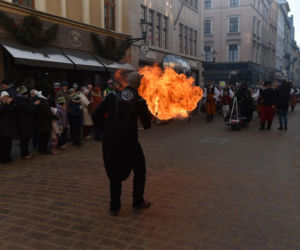 Orszak Trzech Króli 2026 w Toruniu. Zdjęcia z samego serca starówki