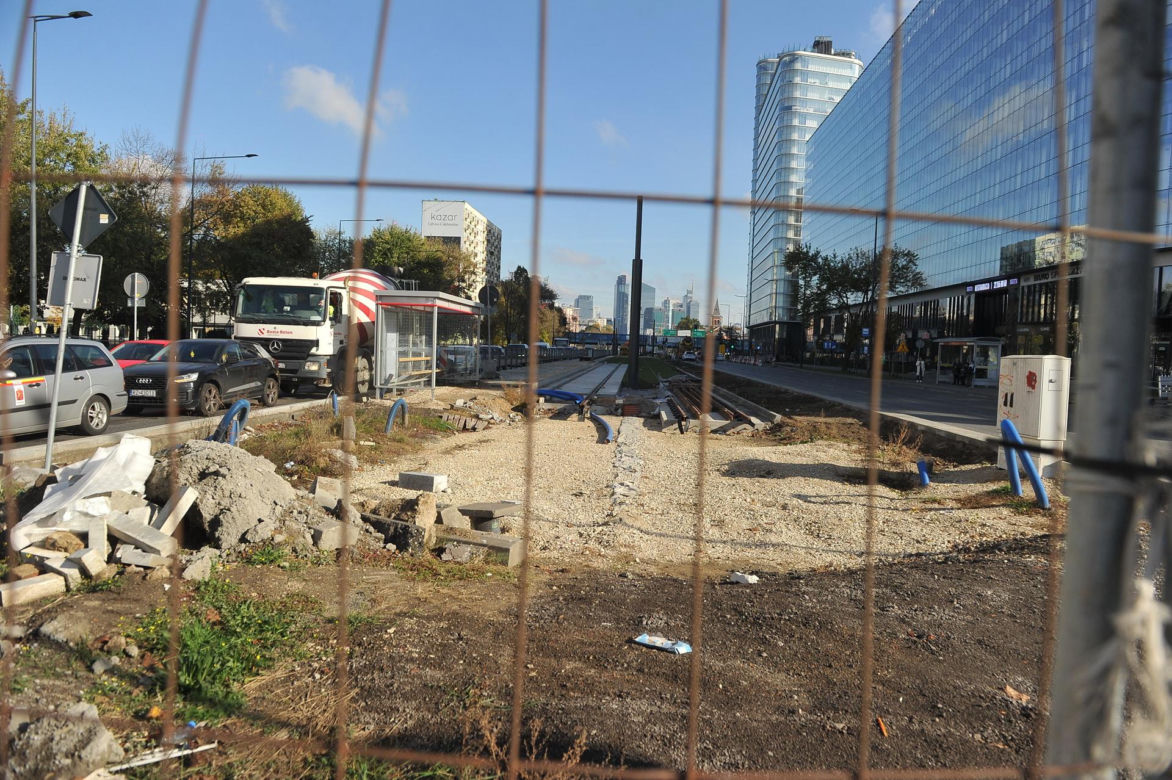 Kierowcy mają dość rozkopanej Woli. Z korka wjeżdżają w kolejny korek 