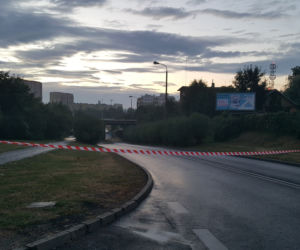 Ulewa w Bydgoszczy. Woda zalała ul. Brzechwy pod wiaduktem kolejowym [ZDJĘCIA]