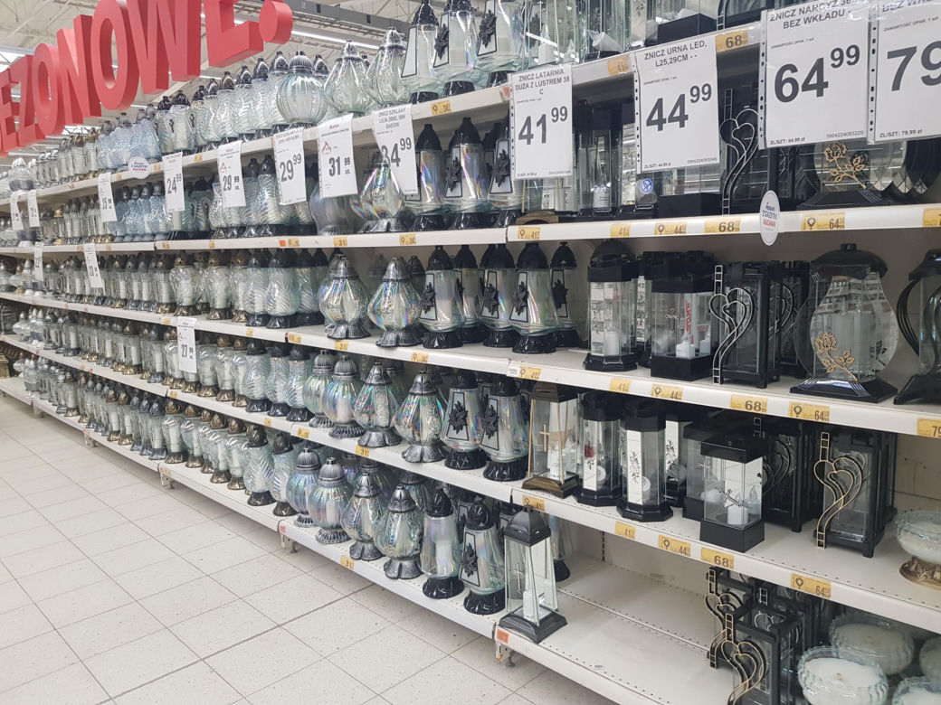 Wszystkich Świętych 2023. Ile kosztują znicze w Białymstoku? [ZDJĘCIA] 