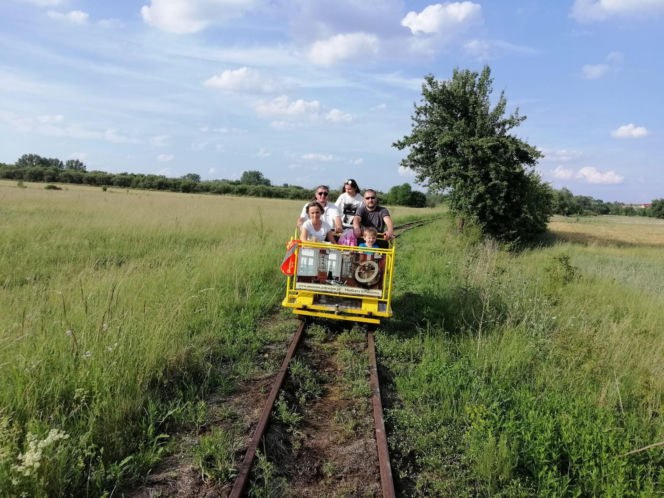 Jedyna taka atrakcja w Świętokrzyskiem. Odkryj drezyny rowerowe, które same jadą pod górkę