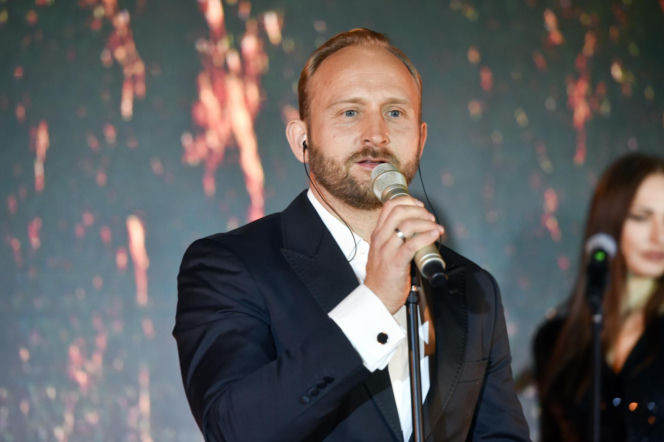 Borys Szyc kiedyś i dziś. Tak wyglądała jego droga na szczyt polskiego kina