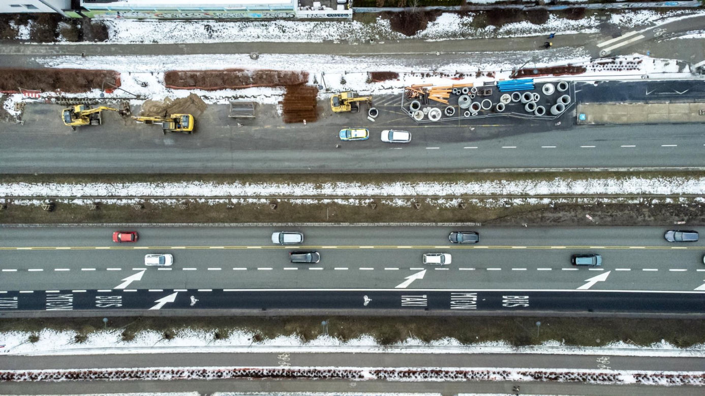 Budują wiadukty na trasie Łazienkowskiej mimo zimy. Kiedy będą gotowe? 