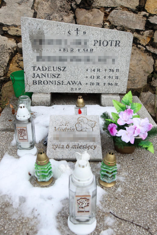 Madzia z Sosnowca miałaby dziś 14 lat. Ktoś ciągle stawia znicze na jej grobie 